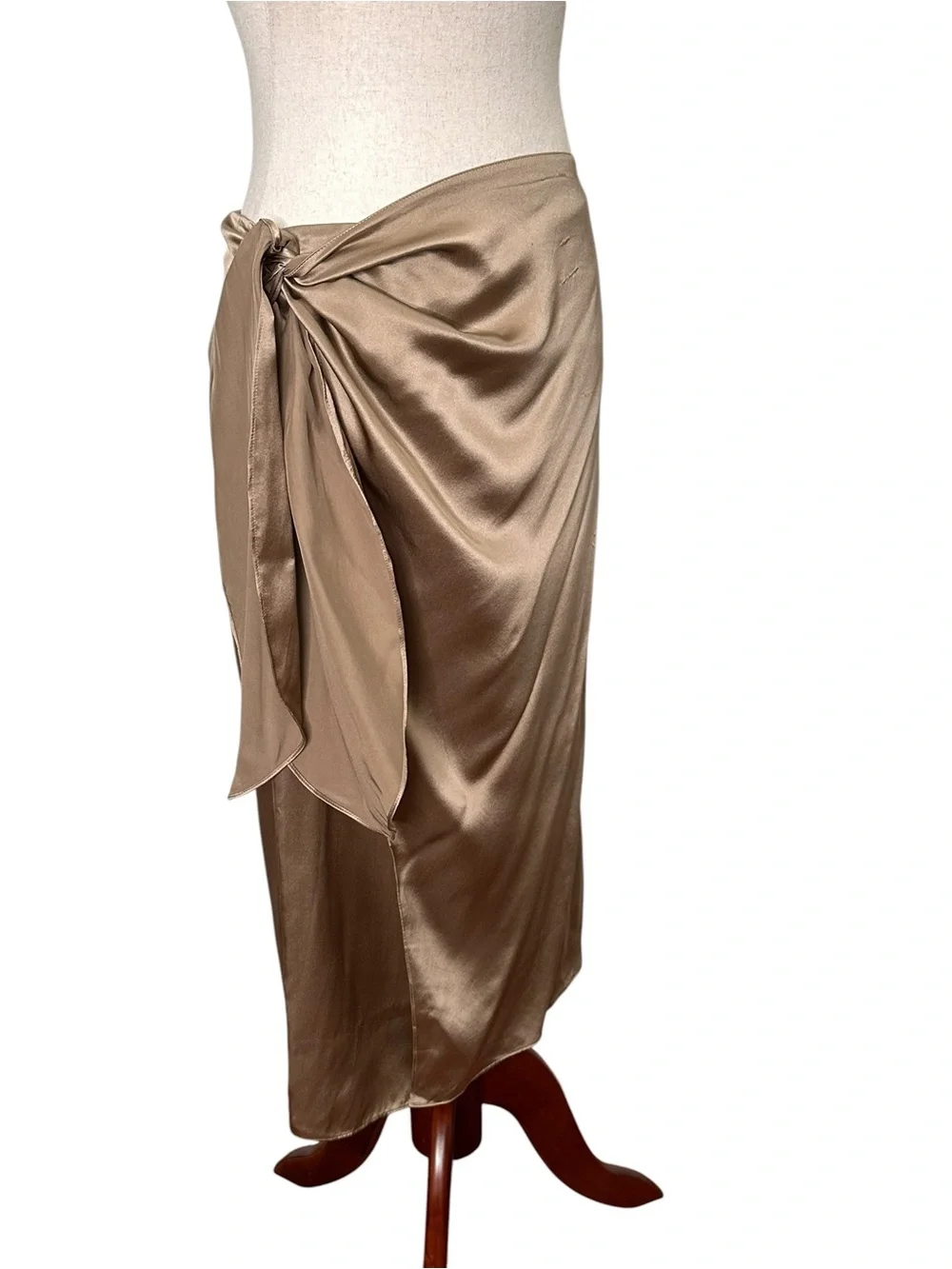 Cinq a Sept 100% silk Tie-Waist Midi Skirt in Taupe. Quiet luxury. l